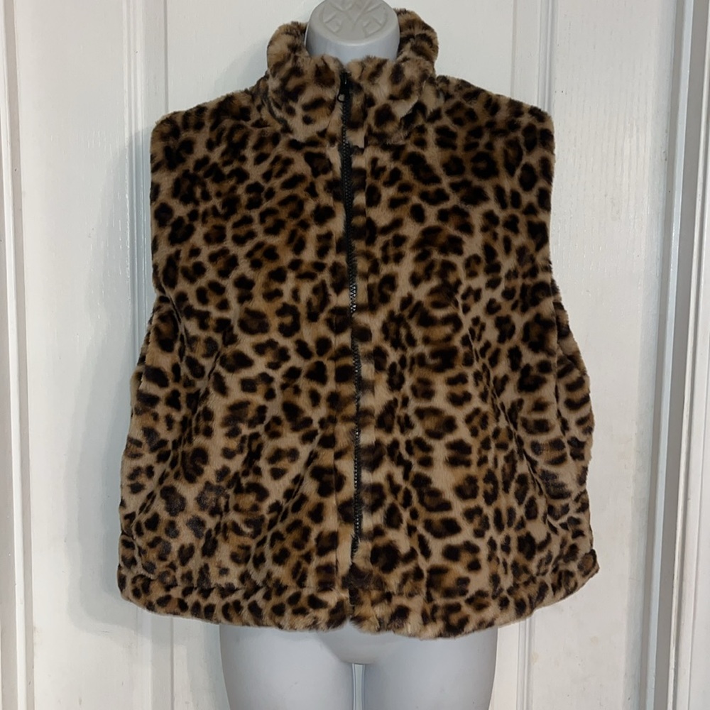 Birch & Stone leopard vest front pockets